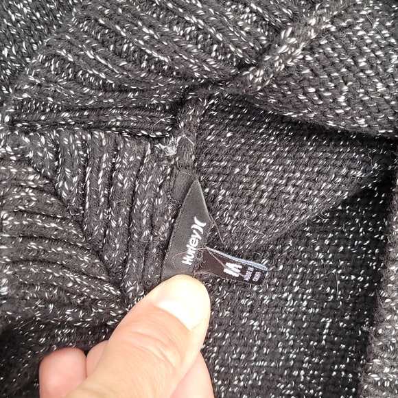 ✅️3/$40 HURLEY sweater - Picture 3 of 5